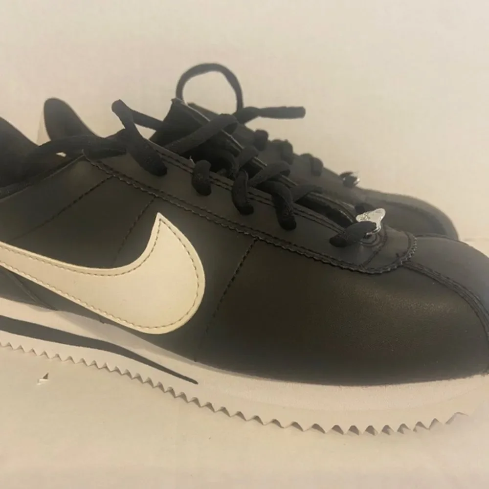 Nike Cortez '72 Swoosh Black/White 904764-001 Youth Size 6.5Y Women’s 8